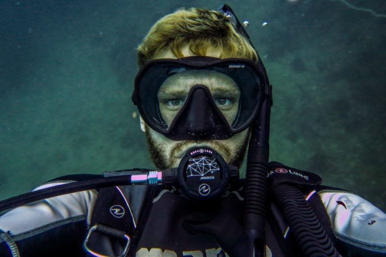 Best Scuba Diving Regulators & Reviews in 2021